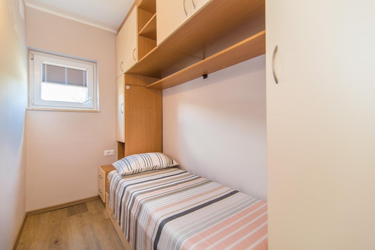 Apartment Lili โปเรช ภายนอก รูปภาพ