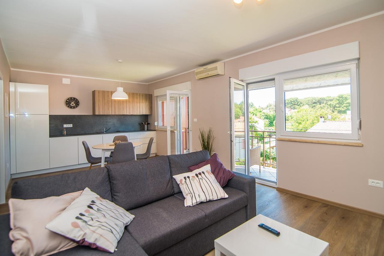 Apartment Lili โปเรช ภายนอก รูปภาพ